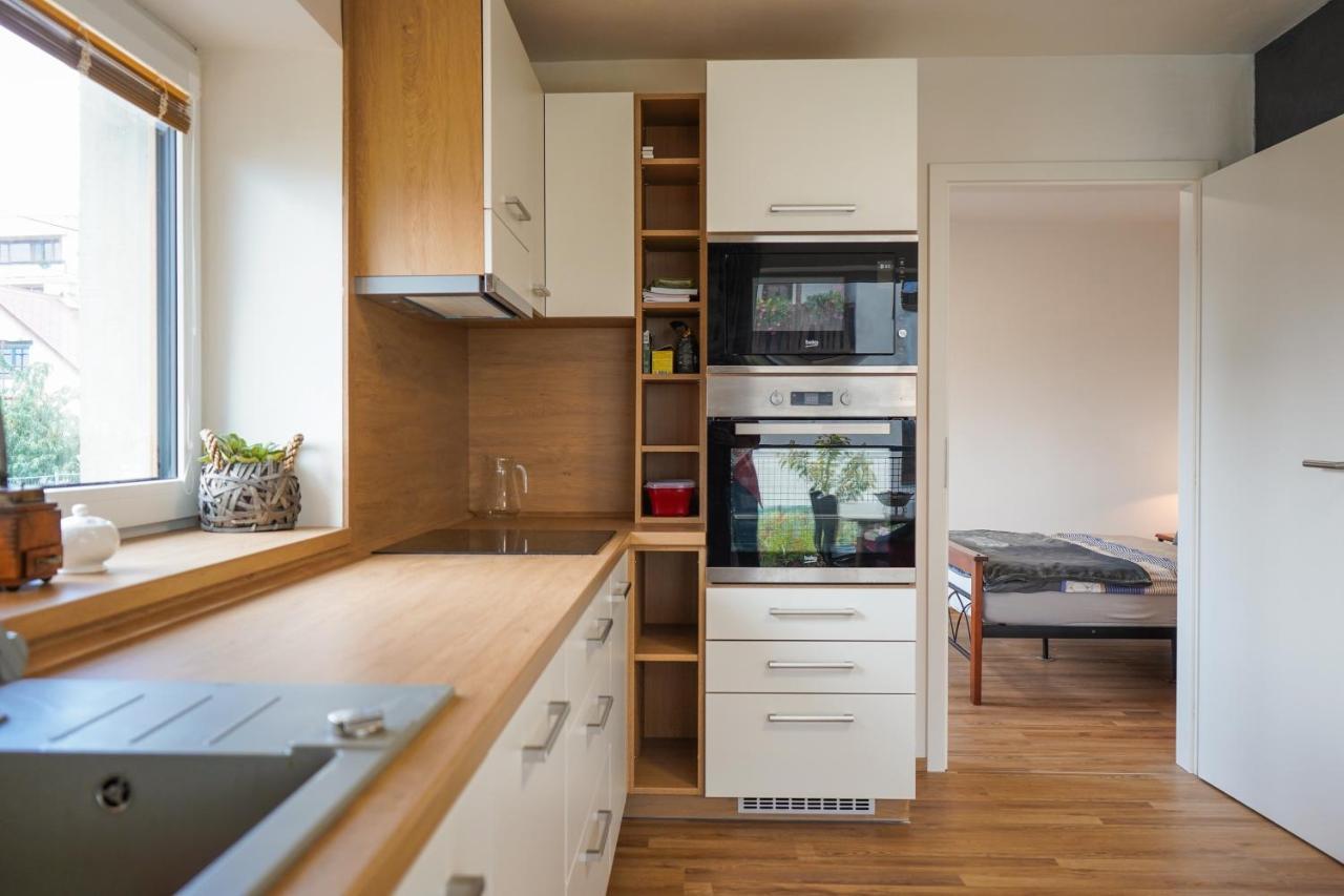 Vila Vekose - Apartman S Terasou A Zahradou Hradec Králové Eksteriør billede