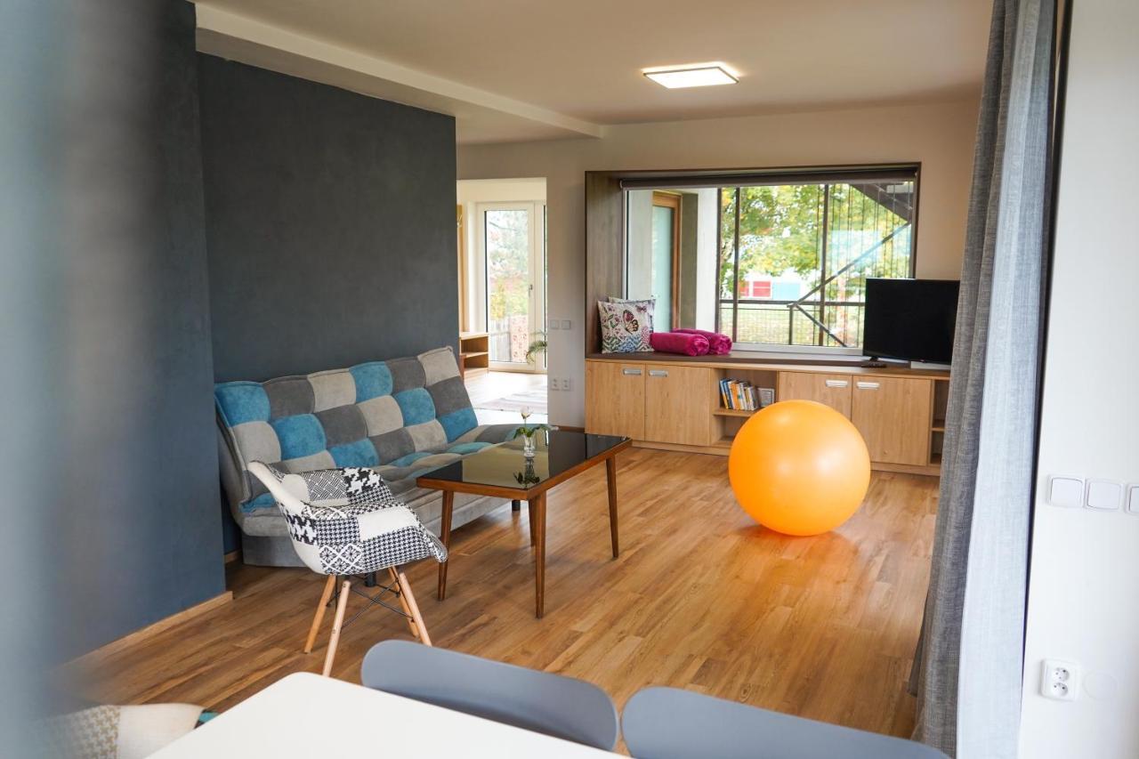 Vila Vekose - Apartman S Terasou A Zahradou Hradec Králové Eksteriør billede