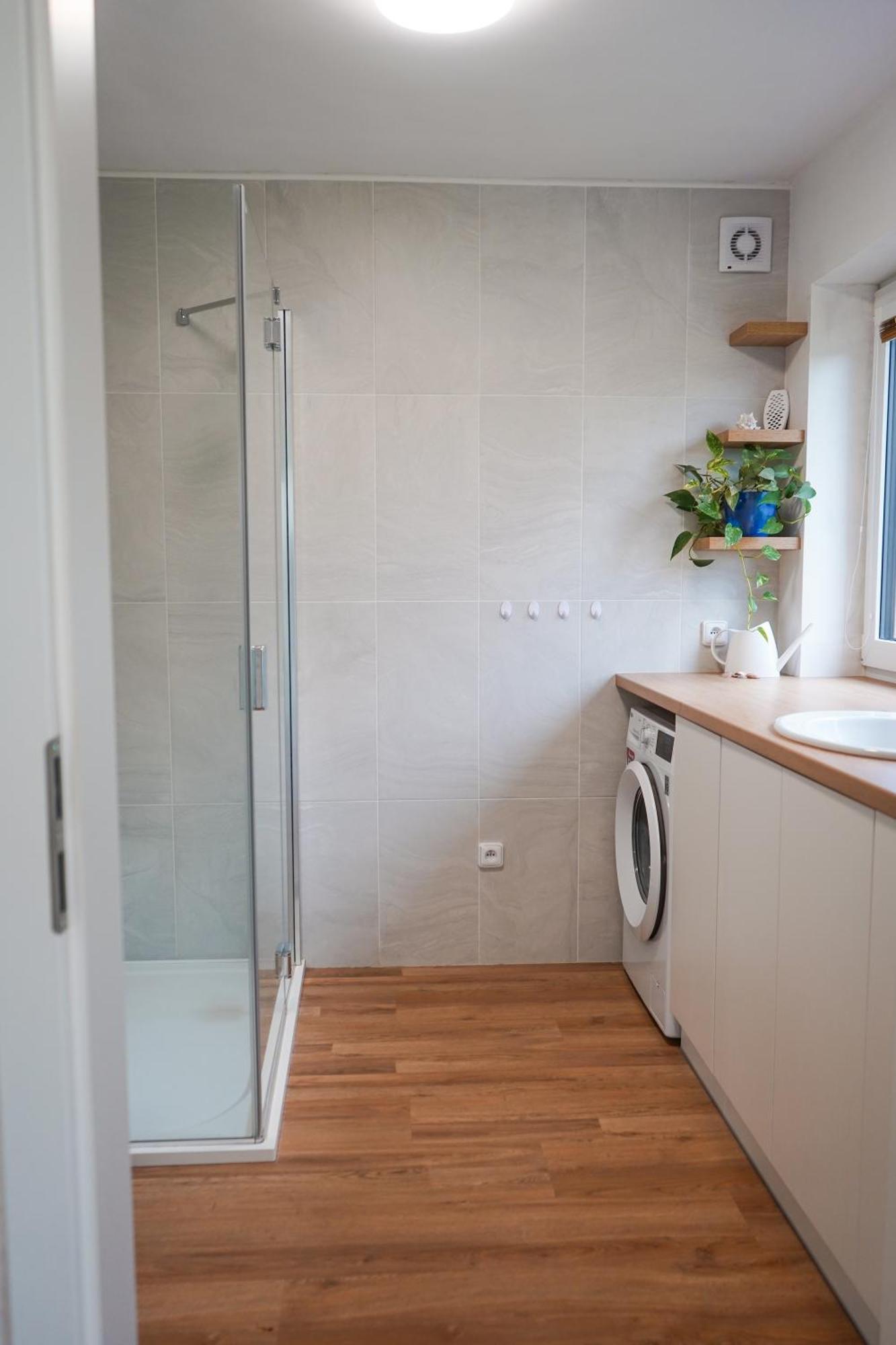 Vila Vekose - Apartman S Terasou A Zahradou Hradec Králové Eksteriør billede