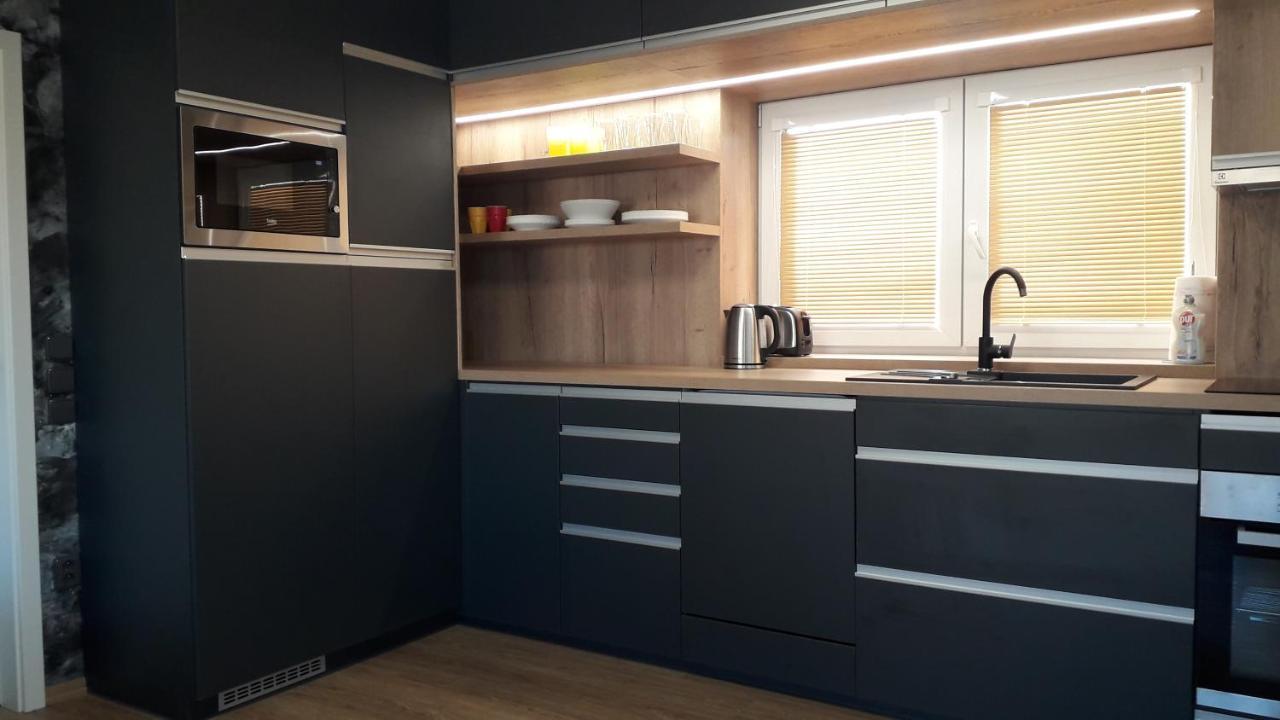 Vila Vekose - Apartman S Terasou A Zahradou Hradec Králové Eksteriør billede