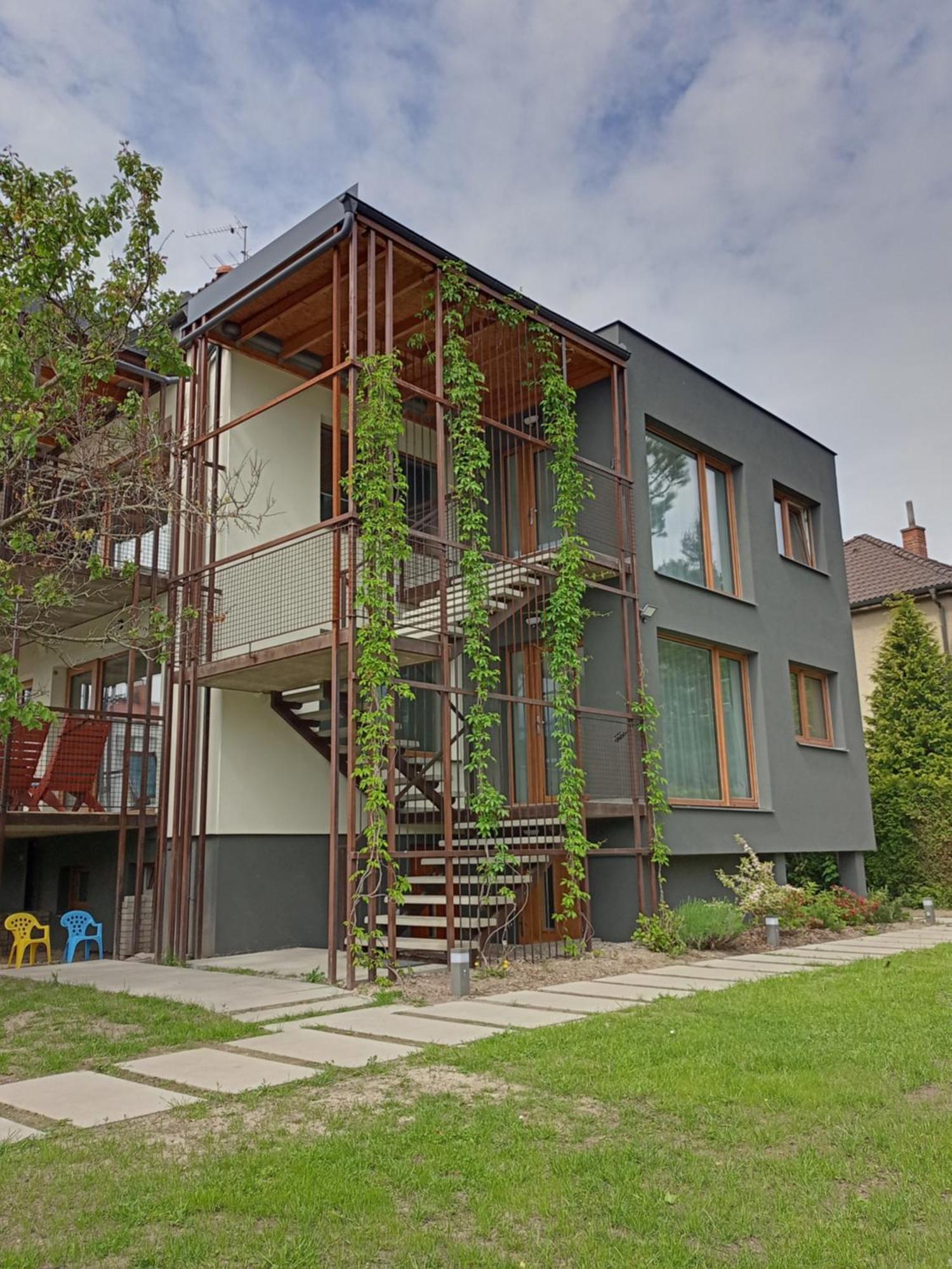 Vila Vekose - Apartman S Terasou A Zahradou Hradec Králové Eksteriør billede